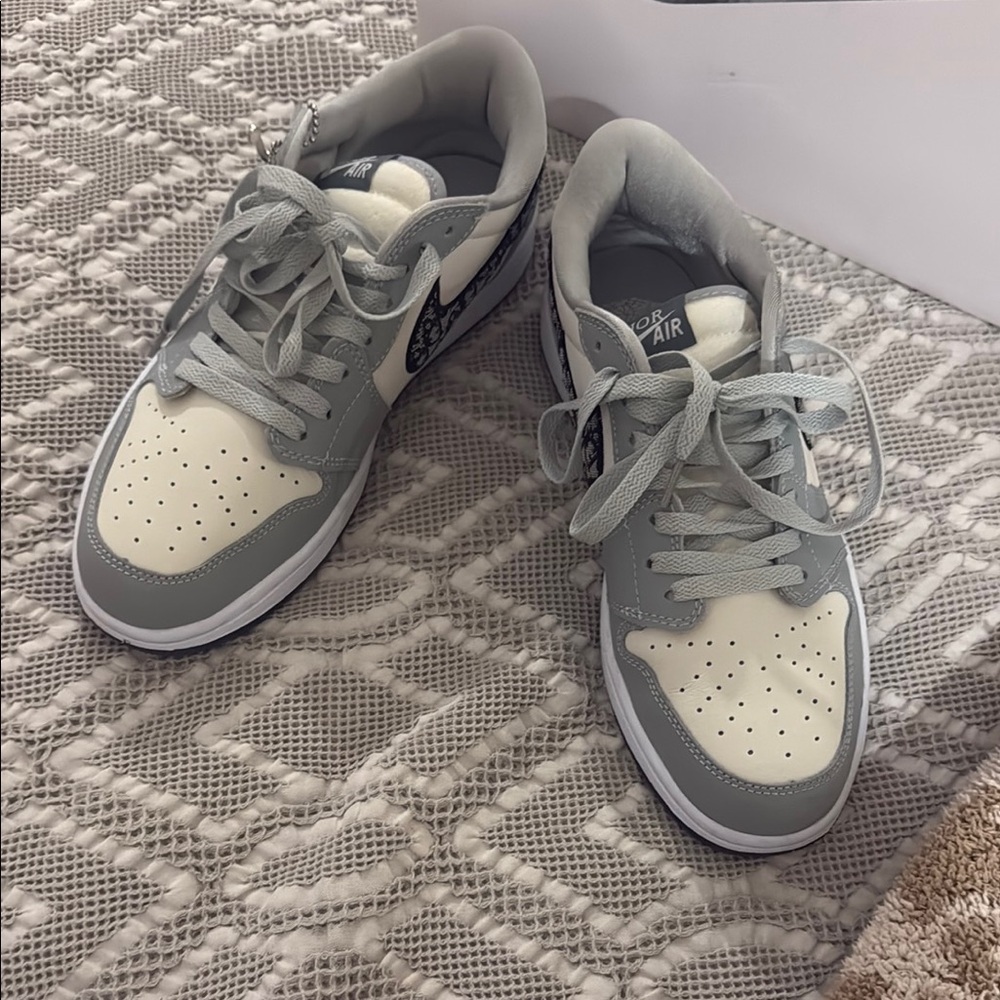 Nike Dior style Gray and White Athletic Shoes with Sleek Design - Picture 3 of 7